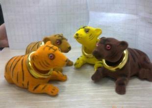 供應(yīng)植絨小動(dòng)物搖頭老虎狗汽車裝飾品工藝品